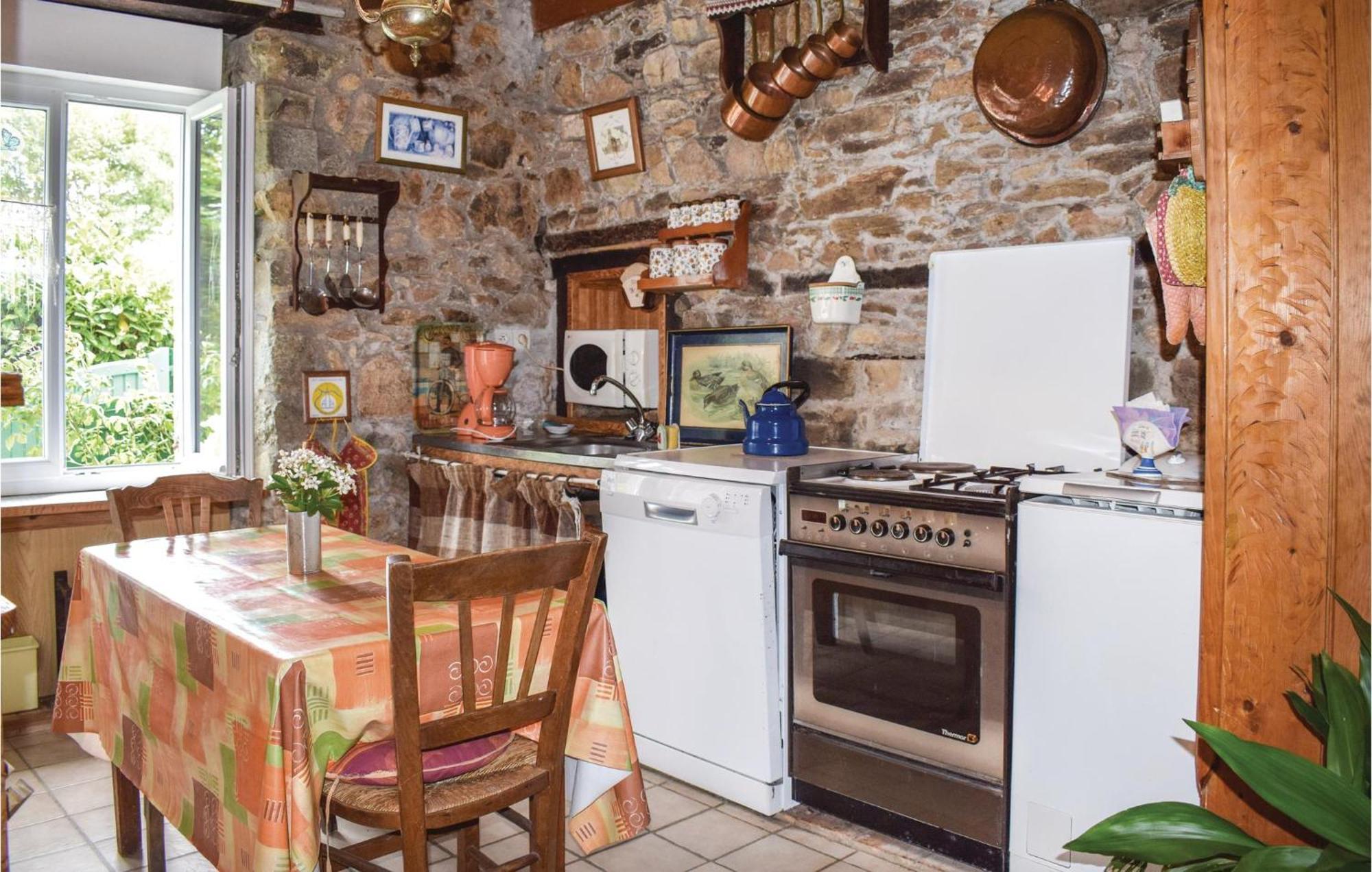 Lovely Home In Le Faouet With Kitchen Exterior foto
